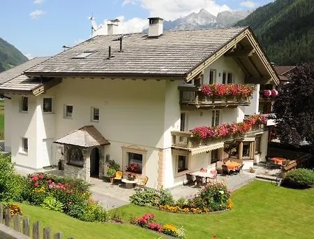 Haus Am Wald * Нойштифт-им-Штубайталь