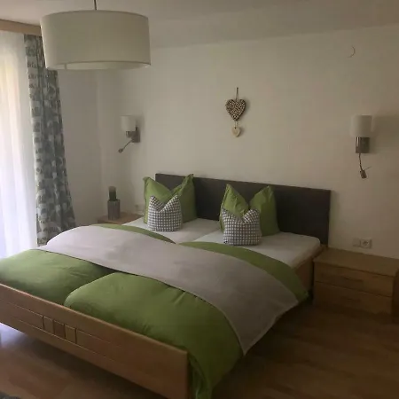 Haus Am Wald Апартаменты Нойштифт-им-Штубайталь