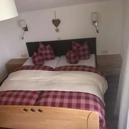 Haus Am Wald Апартаменты Нойштифт-им-Штубайталь