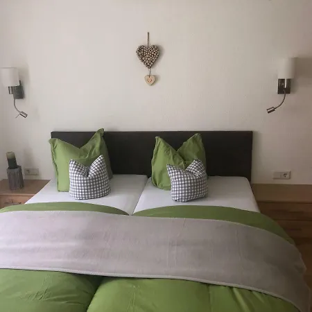 Haus Am Wald Апартаменты Нойштифт-им-Штубайталь