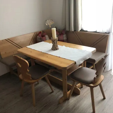 Апартаменти Haus Am Wald Нойштіфт-ім-Штубайталь