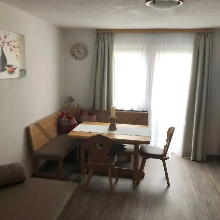 Haus Am Wald Апартаменти Нойштіфт-ім-Штубайталь