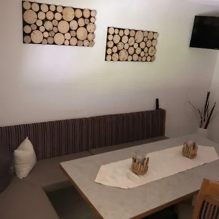 Haus Am Wald 施图拜河谷新施蒂夫特